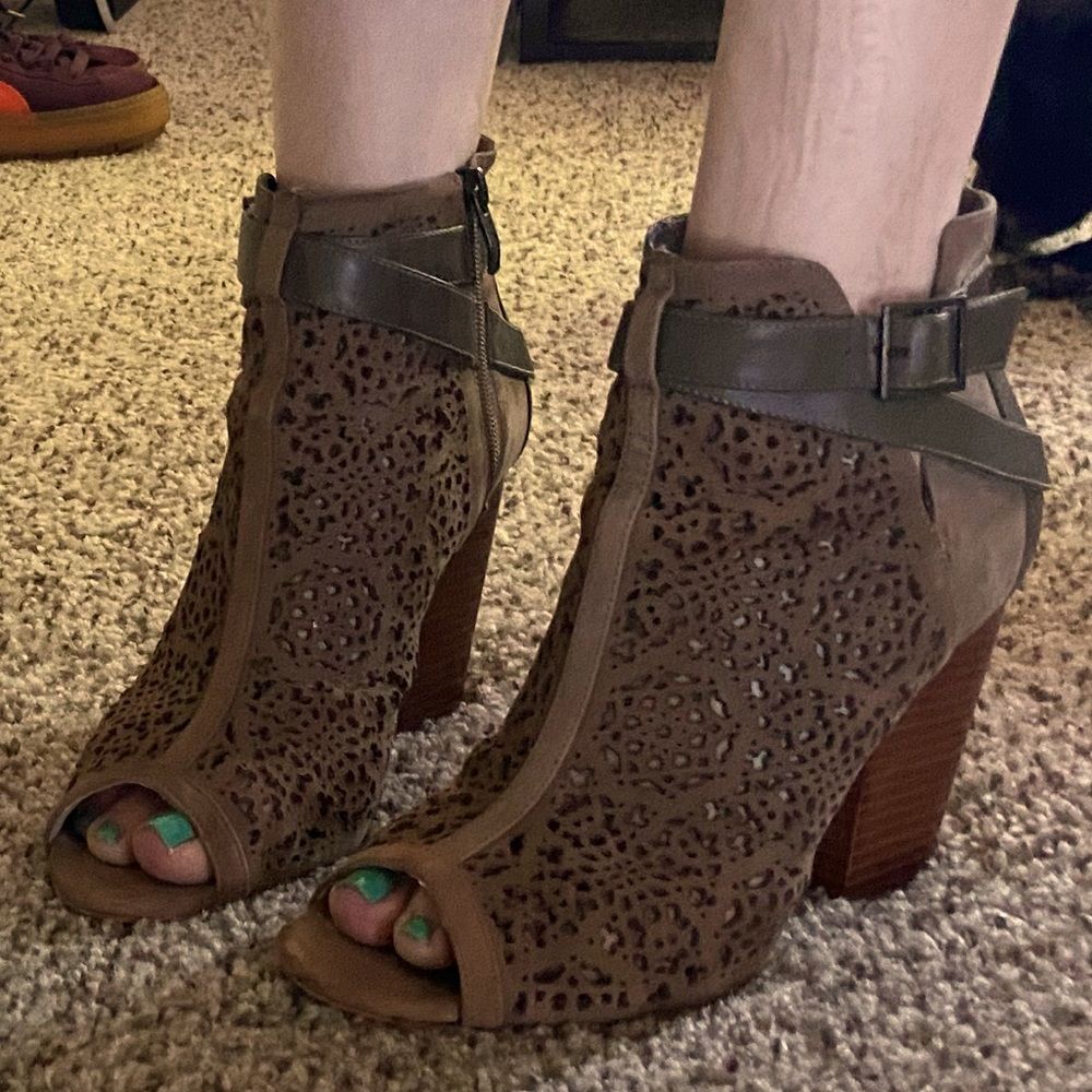 Vince Camuto (11) Shoes — Perfect for warm weather